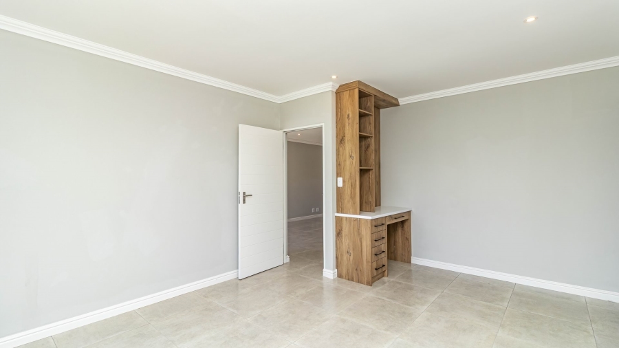 3 Bedroom Property for Sale in Fraaiuitsig Western Cape